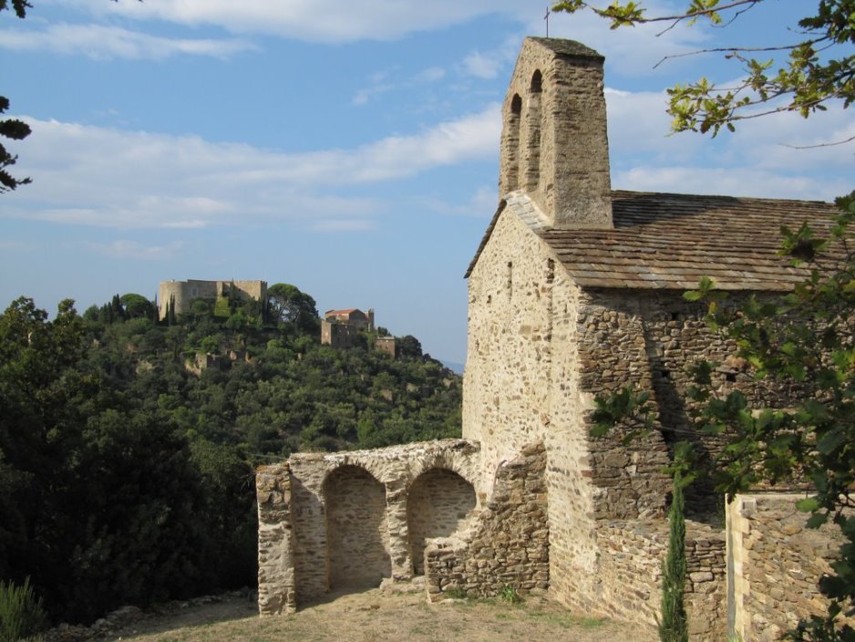 Chateau de Corbère - vue depuis la chapelle restaurée de San Père del Bosch